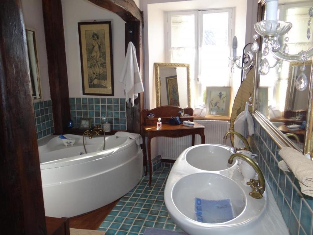 Domaine De La Dame De Lauriere Bed and Breakfast Solignac Habitación foto